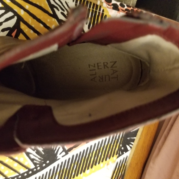 Maroon leather heeled ankle bootie - Picture 2 of 3